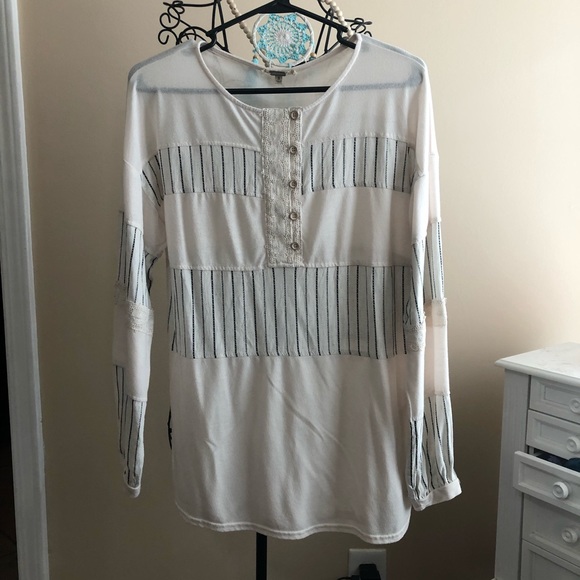 Gimmicks by BKE long sleeve top - Picture 1 of 4